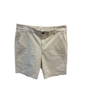 NWOT Ladies Gap Khaki Flat Front Shorts